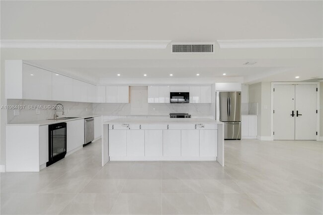 Building Photo - 1 Grove Isle Dr