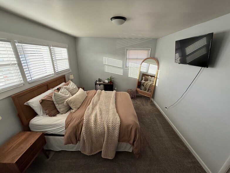 Building Photo - 227 Randolph Way