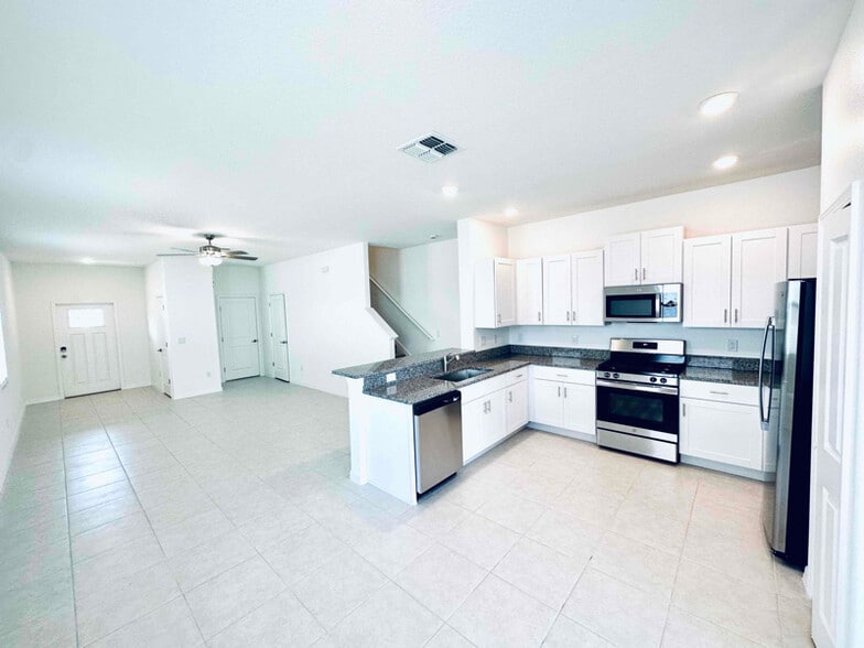 Building Photo - 32201 Powderpuff Mimosa Dr