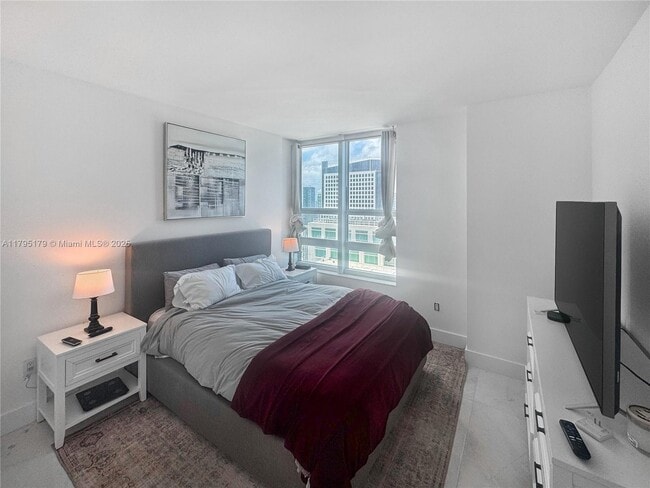 Building Photo - 950 Brickell Bay Dr