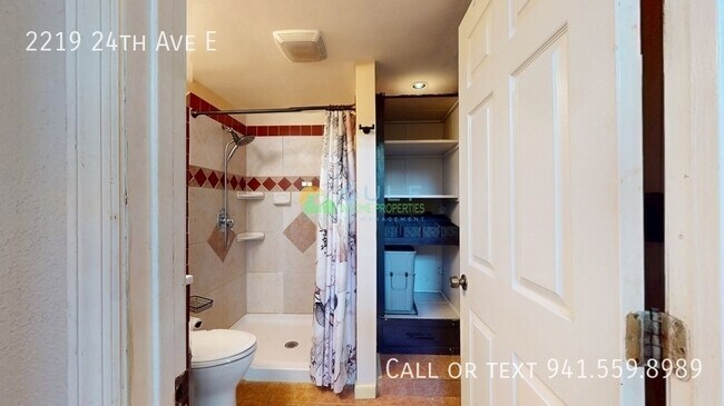 Building Photo - 2219 24th Ave E