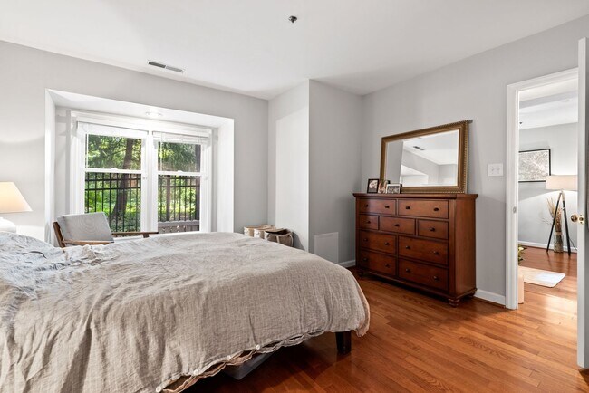 Building Photo - Downtown Living in Raleigh, NC!