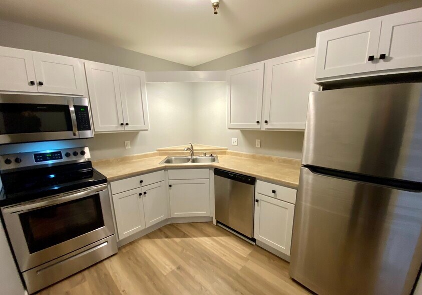 Updated Kitchen with Stainless Steel Appliances - 12765 W Hampton Ave