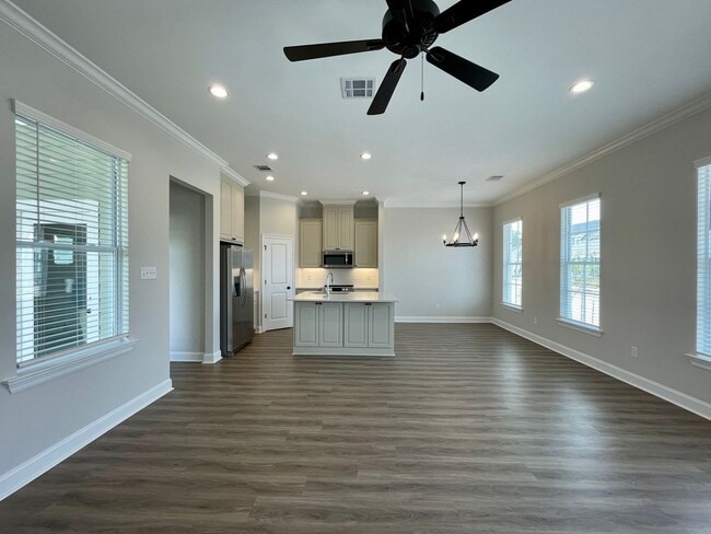 Building Photo - Beautiful home  in Americana!