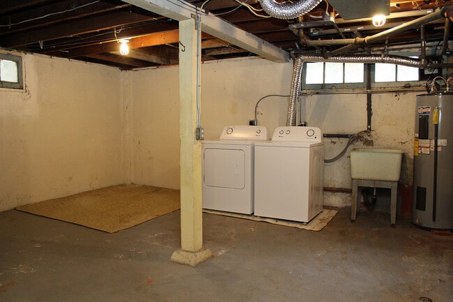 Building Photo - 3423 NE 54th Ave