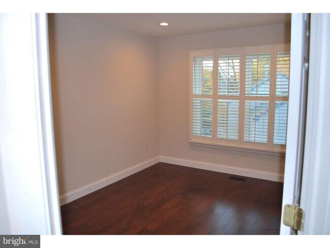 Building Photo - 1252 Heritage Cir