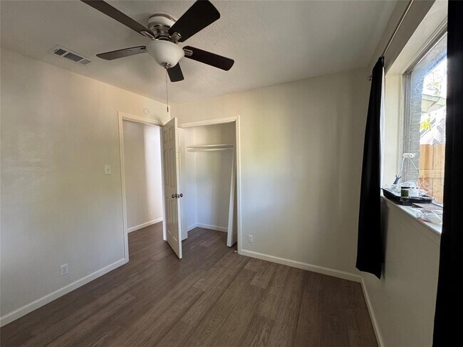 Building Photo - 9501 Quail Ct