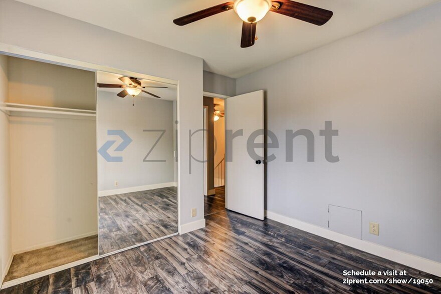 Building Photo - 201 Carriage Dr