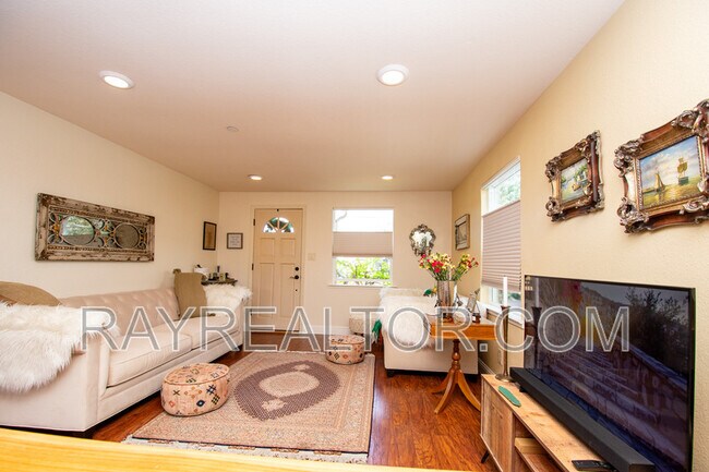 Building Photo - 40 Encina Ave