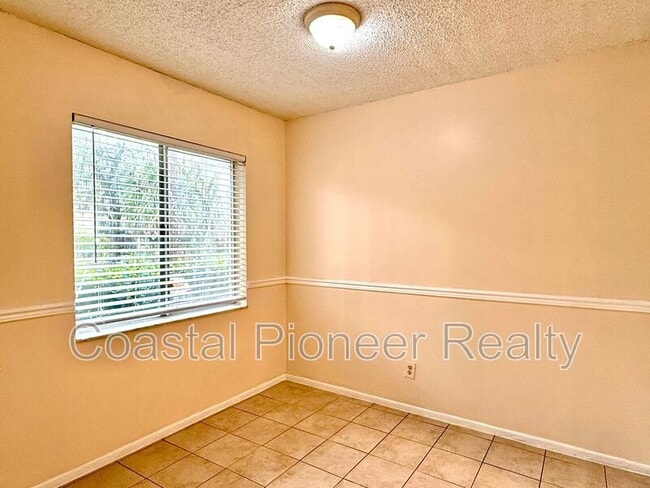 Building Photo - 5502 Pokeweed Ct