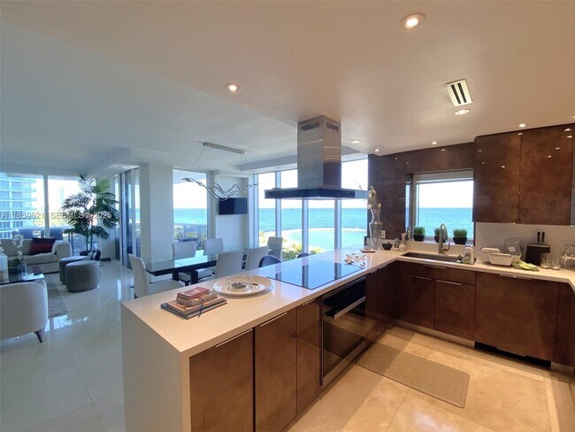 Building Photo - 10275 Collins Ave