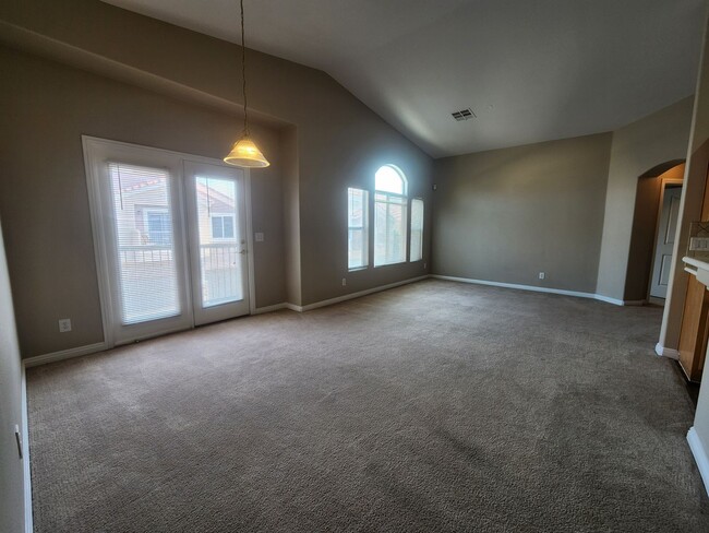 Building Photo - A Gorgeous 2 Bedroom, 2 Bathroom, 1 Car Ga...