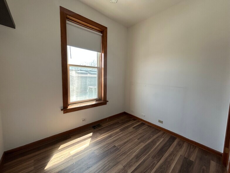 Building Photo - 3464 N Clark St