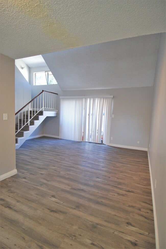 Building Photo - 746 N Eucalyptus Ave