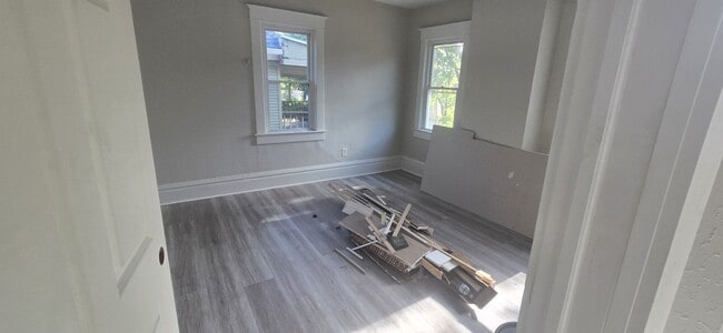 Building Photo - 915 W Main St