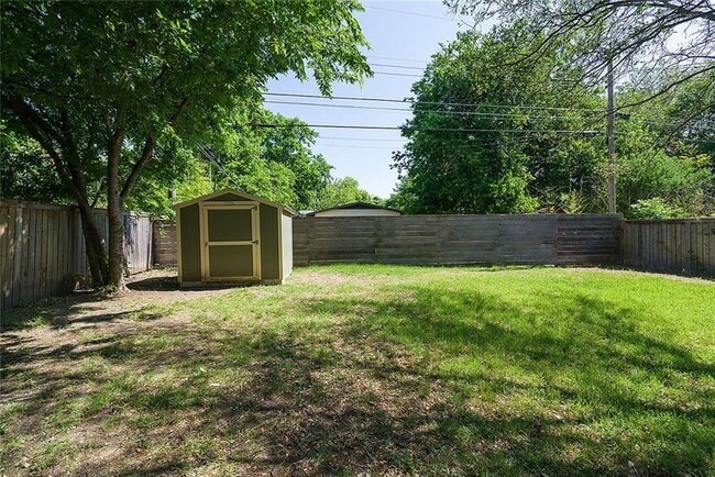 Building Photo - 1502 Corona Dr