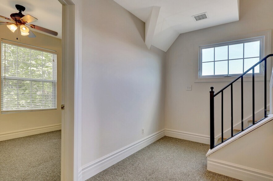 Building Photo - 170 Undercliff Ave