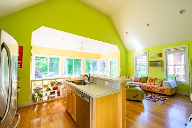 Building Photo - 7 White Pine Knoll