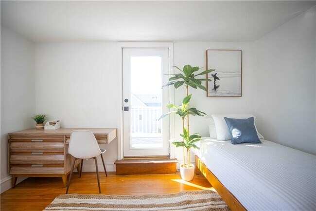 Building Photo - 19-21 Crest St