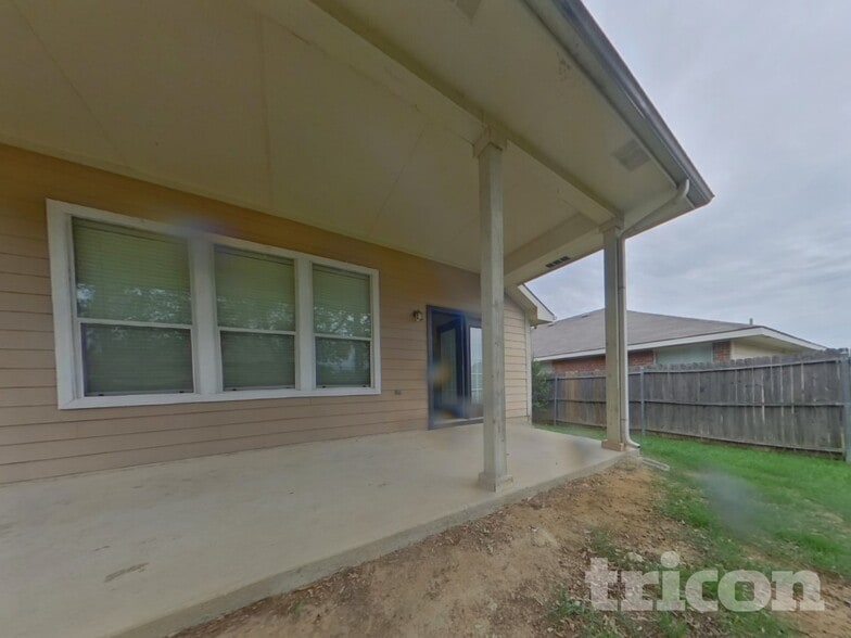 Building Photo - 6141 Tilapia Dr