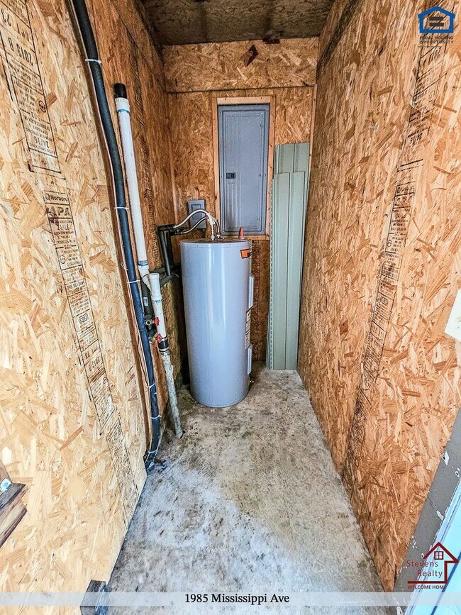 Building Photo - 1985 Mississippi Ave