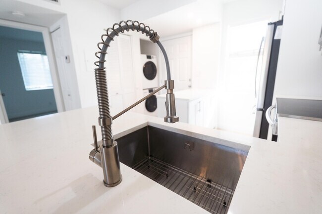 Building Photo - 2108 S Cypress Bend Dr