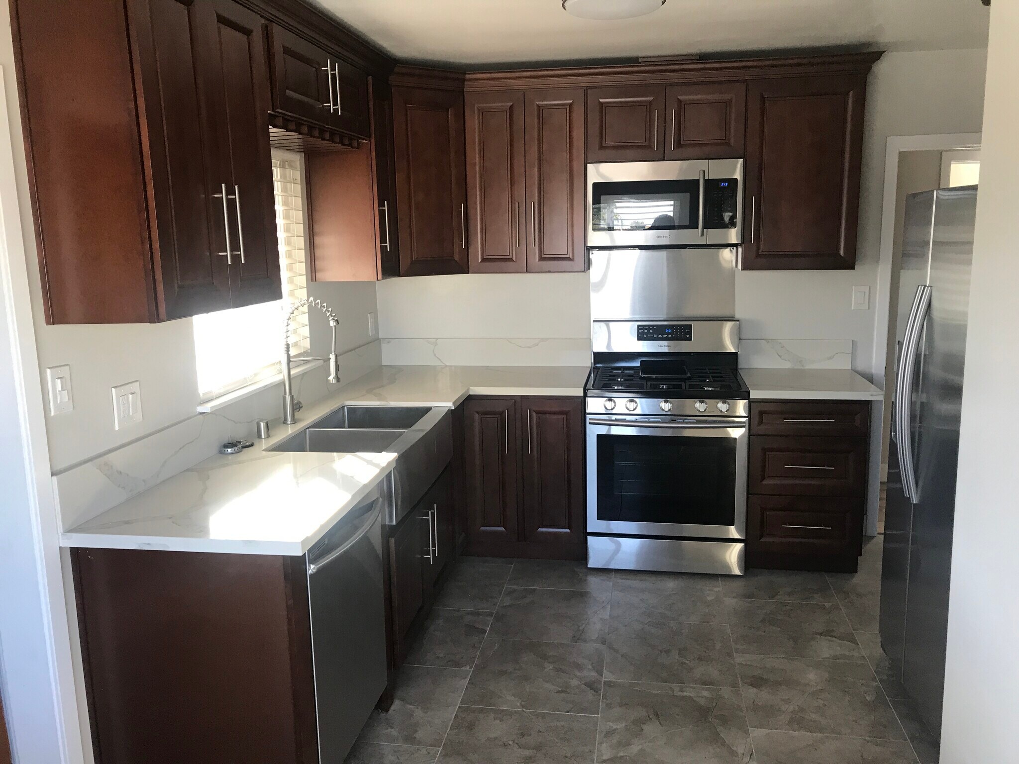 Building Photo - 1742 W 83rd St