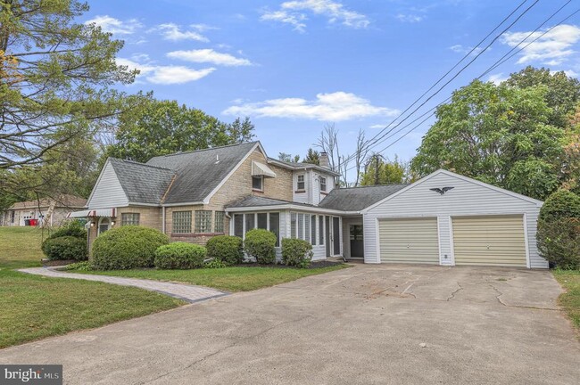 Building Photo - 219 S Pleasantview Rd