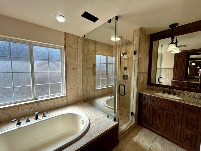 Building Photo - Absolutely gorgeous, remodeled home in beautiful location in Midtown Tulsa