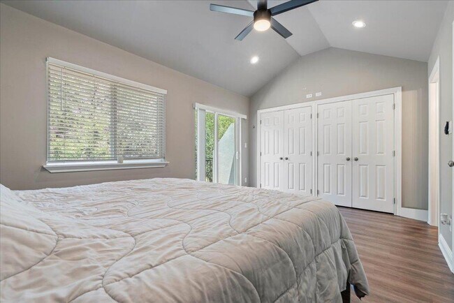 Building Photo - 5800 Clubhouse Dr