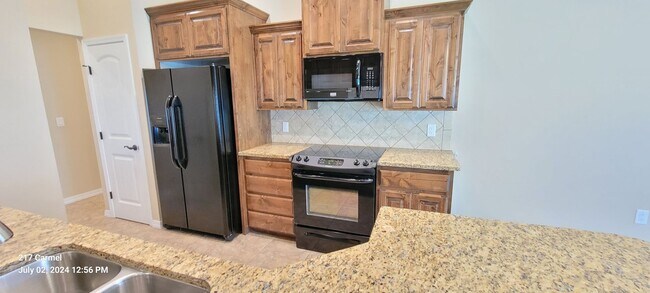 Building Photo - IMPRESSIVE LARGE HOME IN NORTHEAST CLOVIS