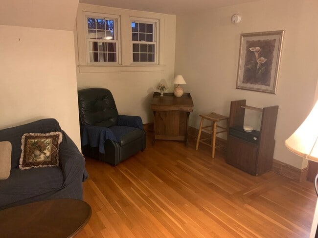 Building Photo - 3 Dion St