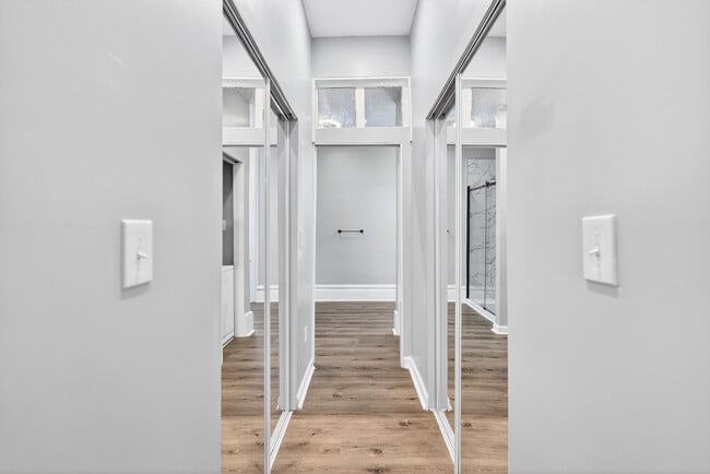 Building Photo - 517 Armandale St