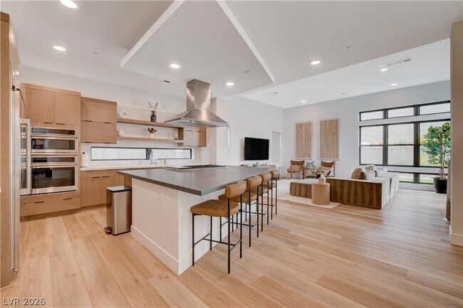 Building Photo - 779 Willits St