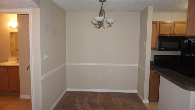 Building Photo - 220 Lake Parsons Green
