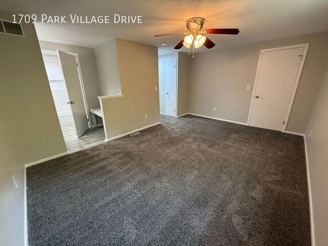 Building Photo - 1709 Park Village Dr