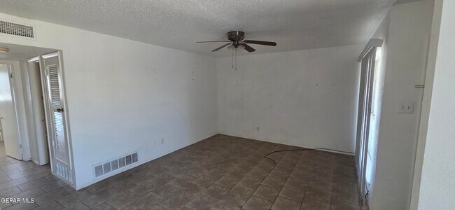 Building Photo - 8502 Mettler Dr