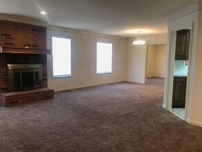 Building Photo - 2 Masters - Lawn Care Provided  - 3 bds/3 baths