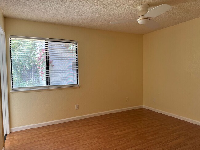 Building Photo - 2940 Candido Dr