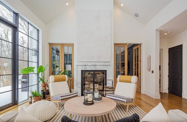 Building Photo - 13 Hilltop Ln