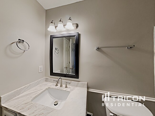 Building Photo - 209 Oakpointe Dr
