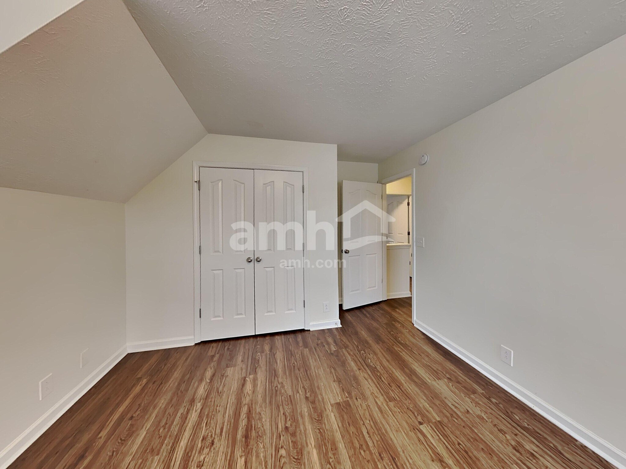 Building Photo - 1128 Eastwoods Dr