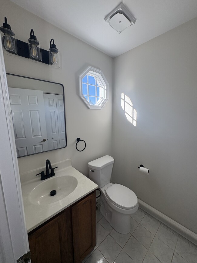 Downstairs Bathroom - 55 Portsmouth Ct