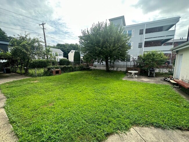 Building Photo - 30 South St