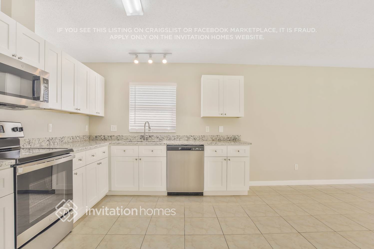 Building Photo - 6558 Cherry Grove Cir