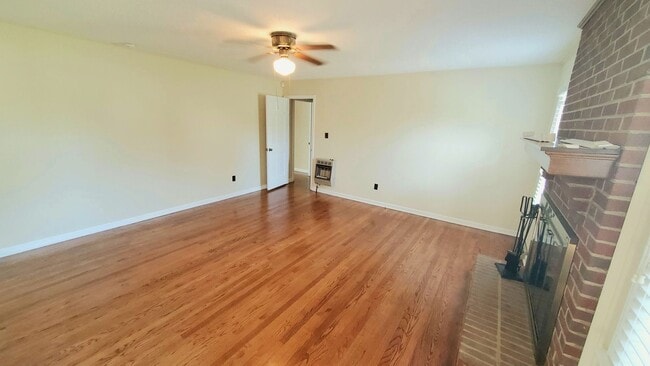 Building Photo - Spacious 3 bedroom 2 bathroom in Gastonia