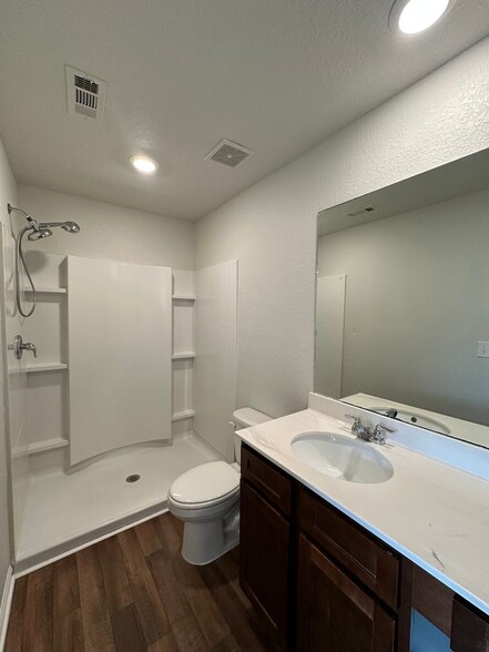 Building Photo - 1112 Highwood Ln