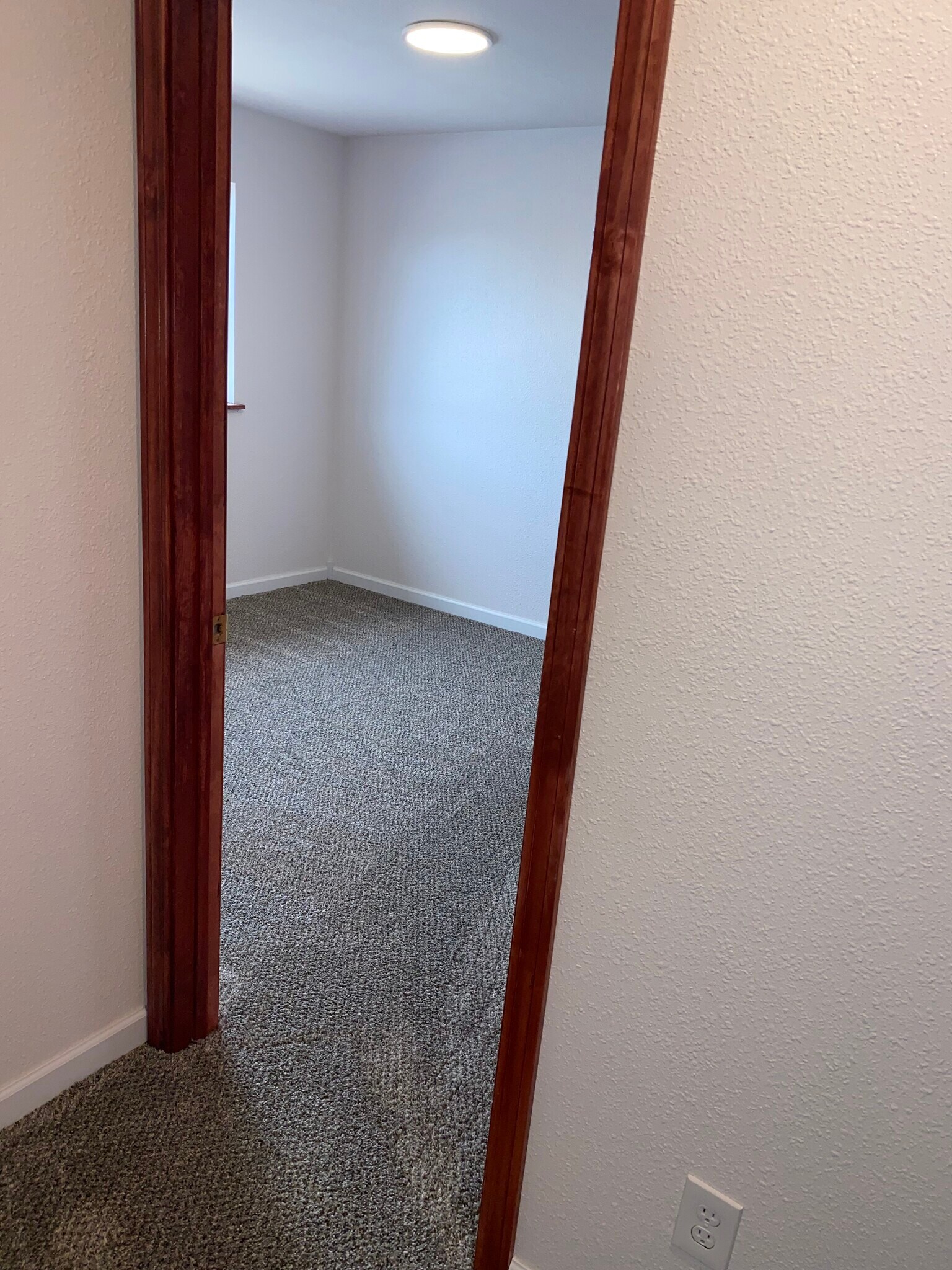 Building Photo - 404 W 5th Ave