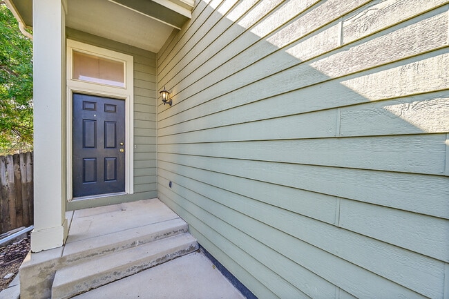 Building Photo - 3413 Larkspur Dr