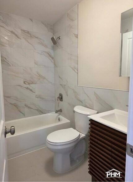 Building Photo - 673 Ashford St